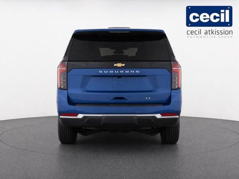 Used 2025 Chevrolet Suburban LT AWD/4WD image 15