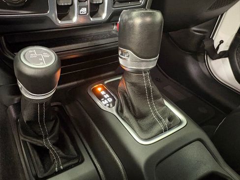 Used 2022 Jeep Wrangler Unlimited Sahara image 33