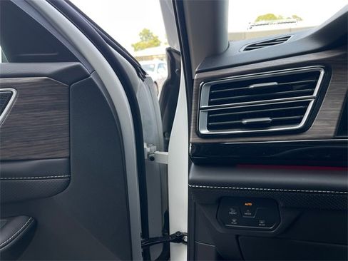 Used 2024 Volkswagen Atlas SEL image 18