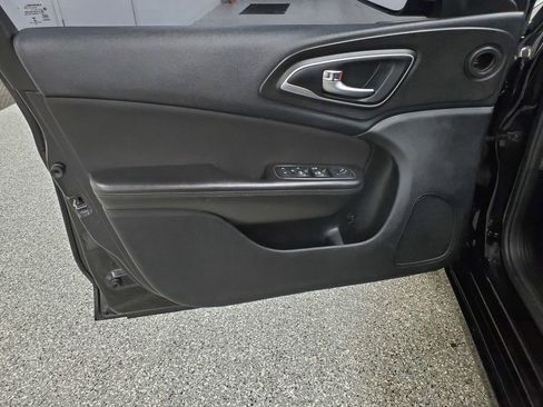 Used 2015 Chrysler 200 Limited image 12