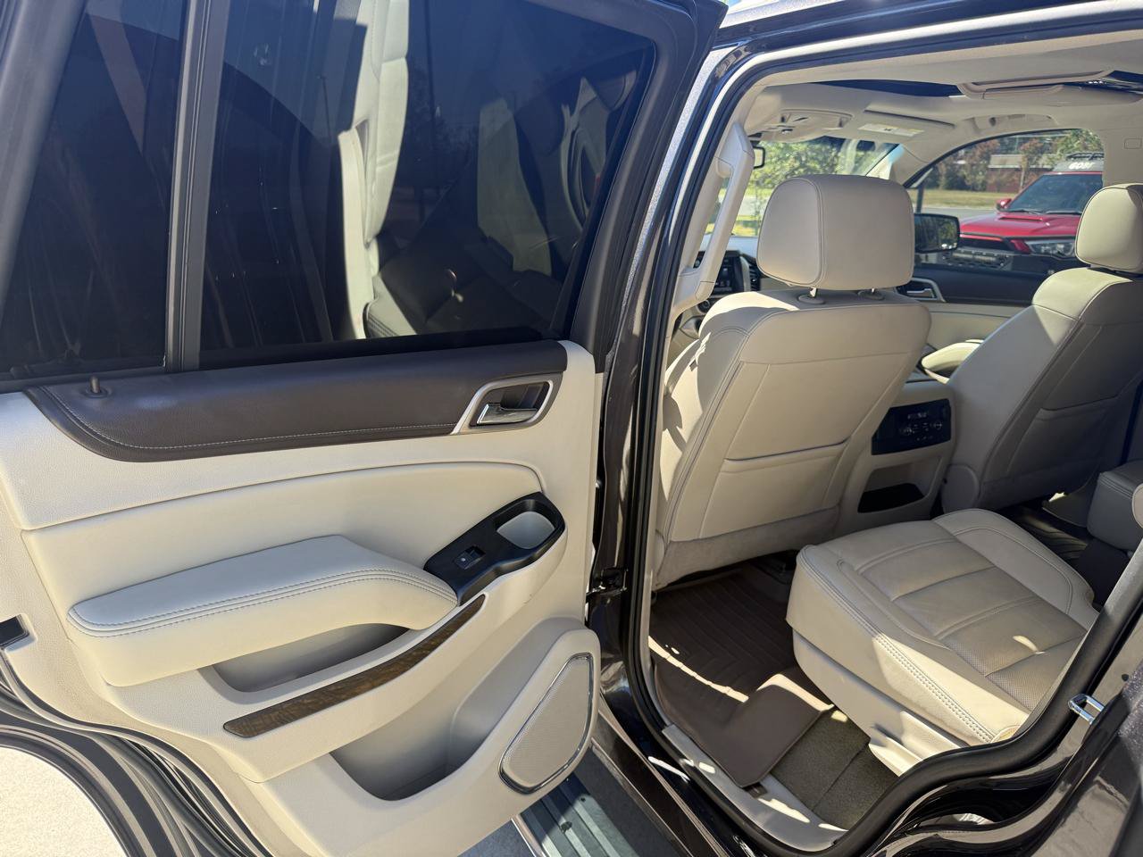 Used 2018 GMC Yukon Denali w/ Denali Ultimate Package AWD/4WD image 12