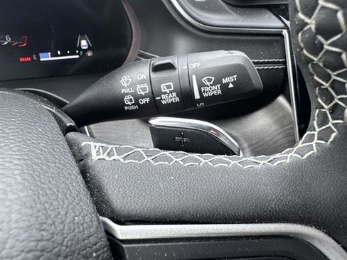 Used 2023 Jeep Grand Cherokee Limited image 15