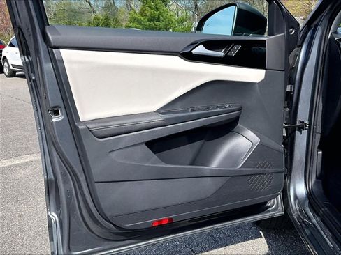 Used 2025 Volkswagen Taos S image 9