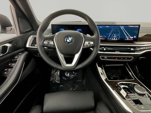 Used 2025 BMW X5 xDrive40i w/ Premium Package AWD/4WD image 8