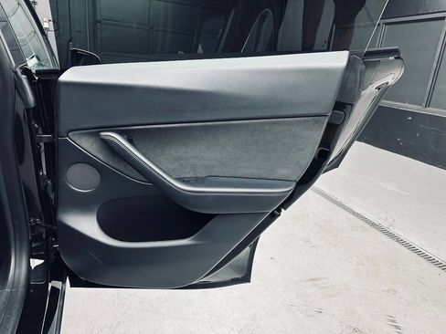 Used 2021 Tesla Model Y Long Range AWD/4WD image 29
