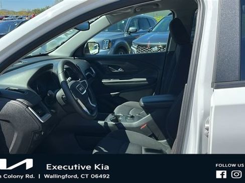 Used 2024 GMC Terrain SLE AWD/4WD image 9