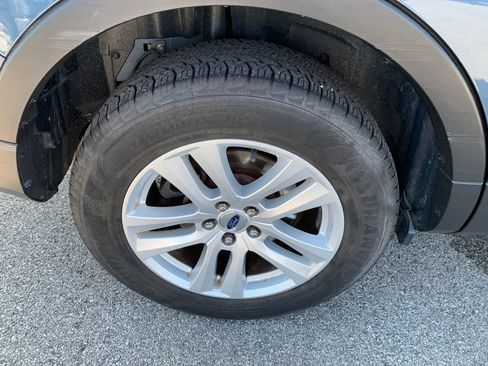 Used 2018 Ford Explorer XLT AWD/4WD image 11