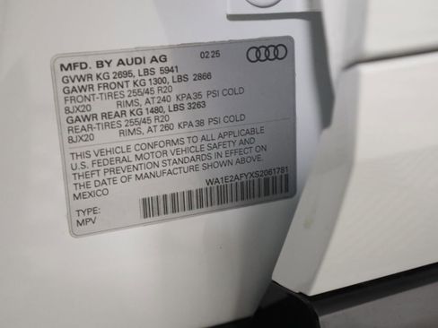 Used 2025 Audi Q5 e Premium Plus w/ Premium Plus Package image 34