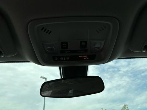 Used 2021 Chevrolet Malibu LT image 34