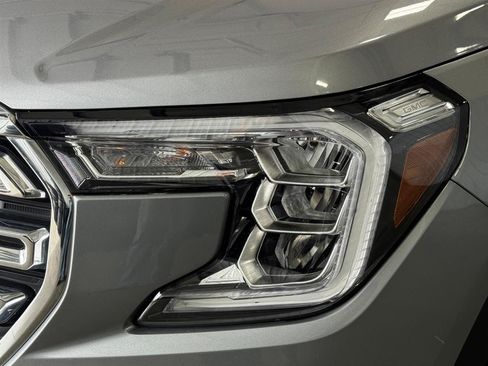 Used 2024 GMC Terrain SLT AWD/4WD image 33