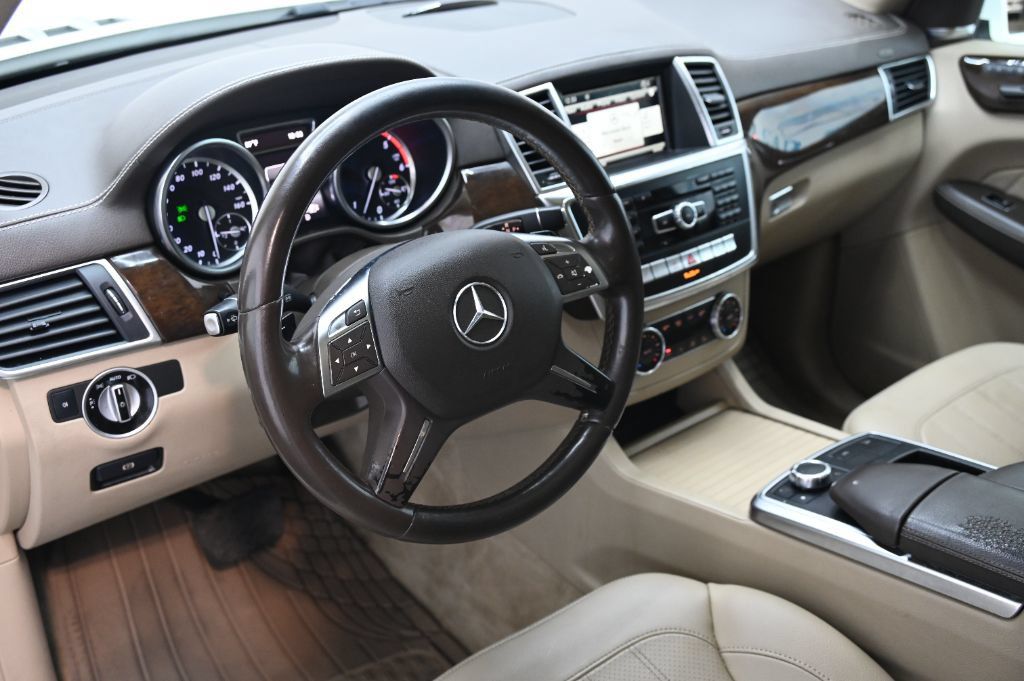 Used 2016 Mercedes-Benz GL 320 BlueTEC 4MATIC w/ Premium I Package image 22