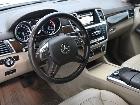 Used 2016 Mercedes-Benz GL 320 BlueTEC 4MATIC w/ Premium I Package image 22