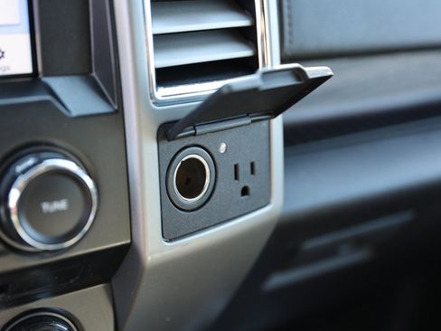 Used 2016 Ford F150 Lariat image 31