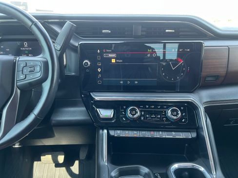 Used 2024 GMC Sierra 3500 Denali Ultimate AWD/4WD image 19