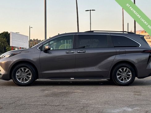 Used 2024 Toyota Sienna XLE image 7
