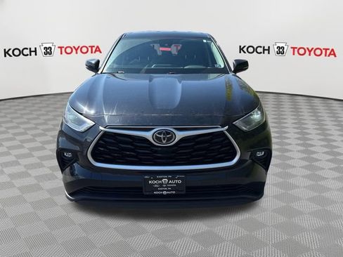 Used 2021 Toyota Highlander LE AWD/4WD image 2
