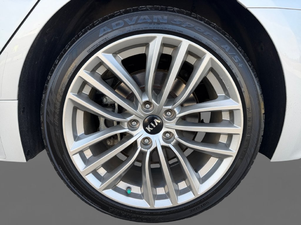 Used 2018 Kia Stinger AWD/4WD image 11