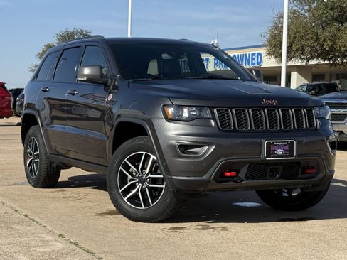 Used 2019 Jeep Grand Cherokee Trailhawk image 2