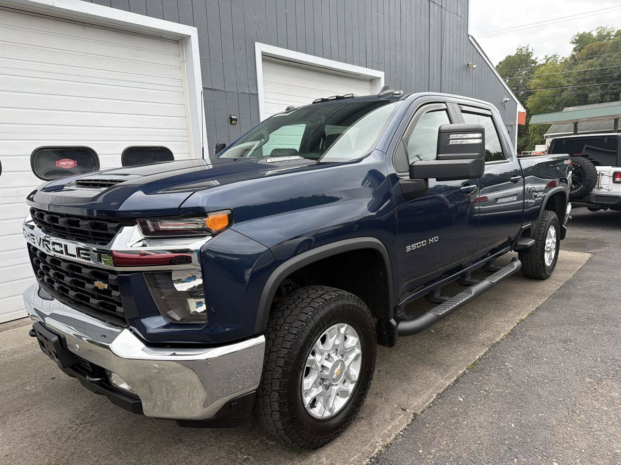 Used 2022 Chevrolet Silverado 3500 LT w/ All Star Edition AWD/4WD image 1
