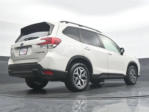 Used 2023 Subaru Forester Premium AWD/4WD image 31
