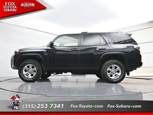 Used 2022 Toyota 4Runner SR5 Premium w/ Moonroof Package AWD/4WD image 27