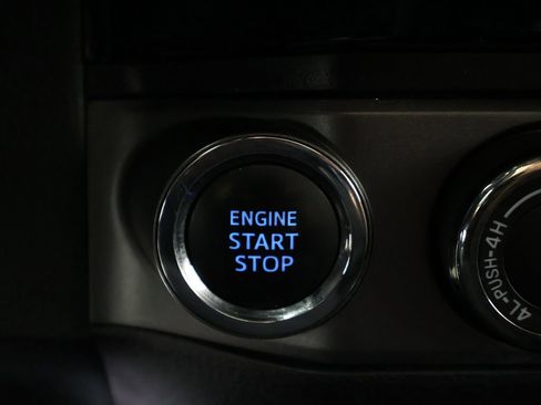 Used 2018 Toyota Tacoma TRD Sport AWD/4WD image 40