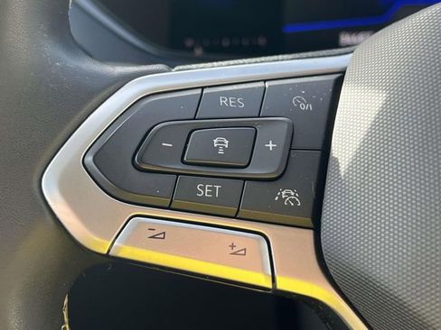 Certified 2022 Volkswagen Taos SE w/ IQ.Drive SE Package image 20