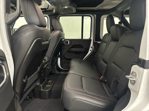 Used 2025 Jeep Wrangler Unlimited Rubicon image 11