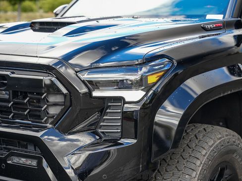 Used 2025 Toyota Tacoma TRD Pro AWD/4WD image 8