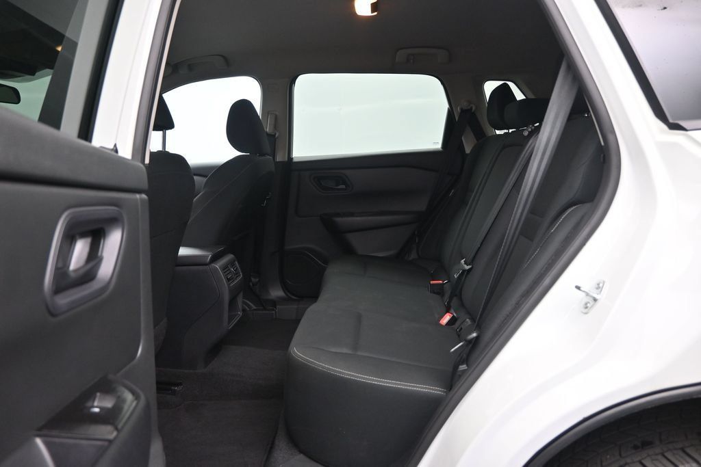 Used 2024 Nissan Rogue S AWD/4WD image 28