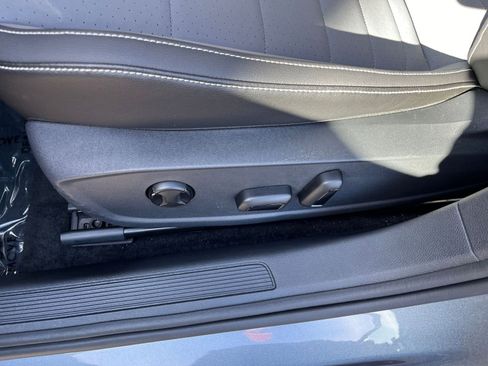 Used 2025 Volkswagen Jetta SE image 23