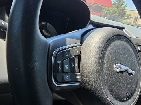 Used 2018 Jaguar E-PACE SE image 46