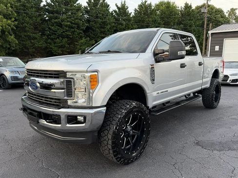 Used 2017 Ford F250 XLT w/ XLT Value Package AWD/4WD image 2