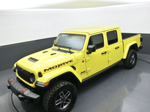 Used 2024 Jeep Gladiator Mojave AWD/4WD image 30