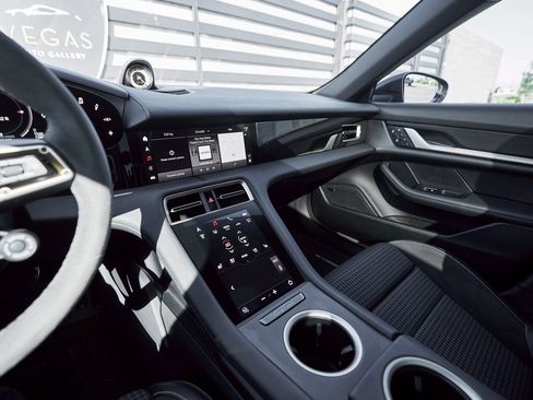 Used 2025 Porsche Taycan 4S w/ Premium Package image 60