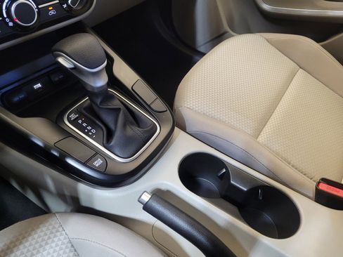Used 2025 Kia Soul LX w/ LX Technology Package FWD image 26