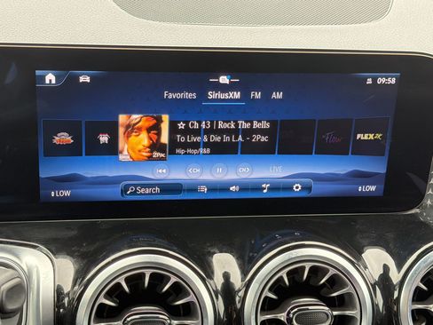 Used 2025 Mercedes-Benz GLB 250 4MATIC image 19