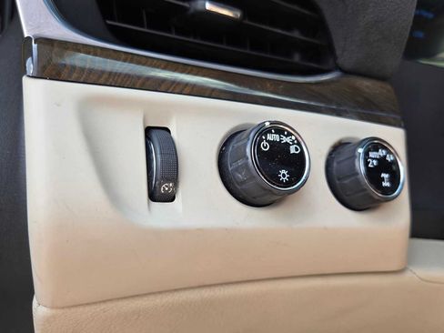Used 2020 Cadillac Escalade Luxury AWD/4WD image 25