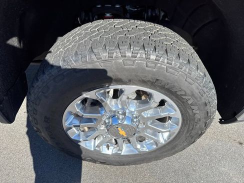 Used 2025 Chevrolet Silverado 2500 LTZ w/ LTZ Premium Package AWD/4WD image 14