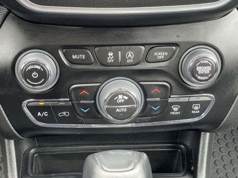 Used 2022 Jeep Cherokee Trailhawk w/ Sound & Nav Group AWD/4WD image 29