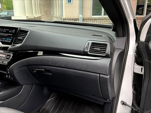 Certified 2025 Honda Passport Black Edition image 19