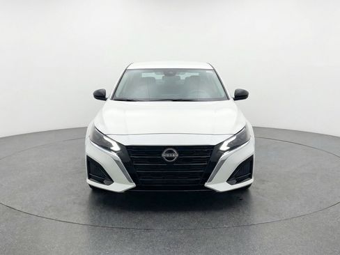 Used 2025 Nissan Altima 2.5 SV image 2