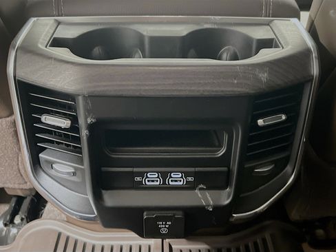 Used 2025 RAM 3500 Laramie AWD/4WD image 18