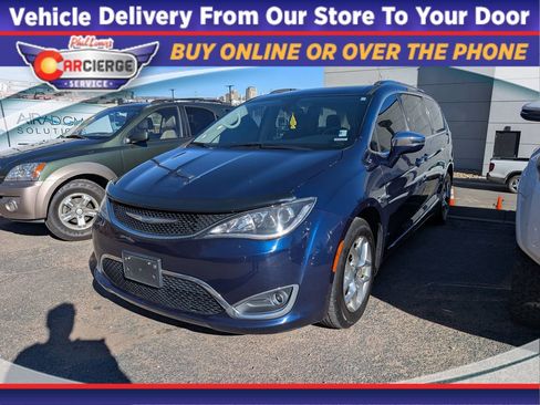 Used 2018 Chrysler Pacifica Limited image 1