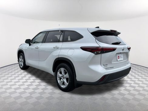 Certified 2024 Toyota Highlander LE AWD/4WD image 15