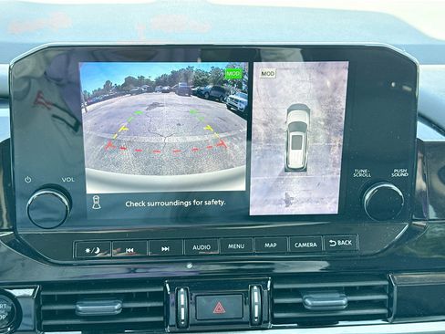 Used 2025 Nissan Pathfinder Platinum FWD image 35