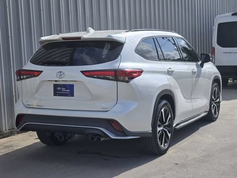 Used 2021 Toyota Highlander XSE FWD image 10
