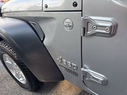 Used 2018 Jeep Wrangler Unlimited Sport S image 16