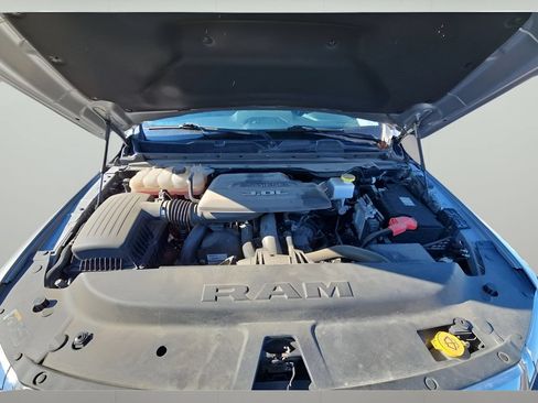 Used 2022 RAM 1500 Laramie AWD/4WD image 7