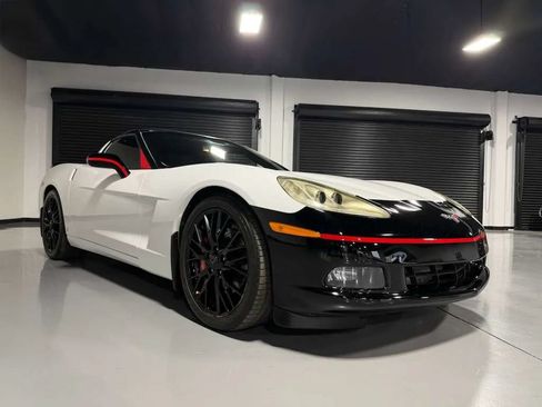 Used 2007 Chevrolet Corvette Coupe w/ Preferred Equipment Group RWD image 3